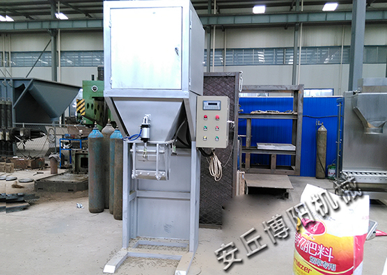 飼料自動包裝機(jī)具體是怎么完成工作的