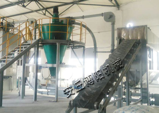 無塵輸送機搭配管鏈輸送機,就解決了車間的揚塵問題