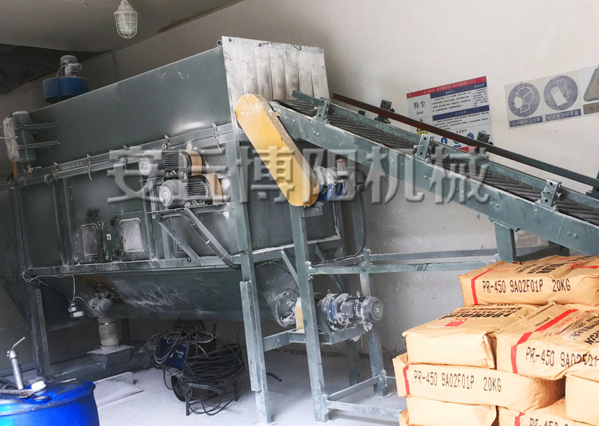 粉體自動(dòng)拆包機(jī)應(yīng)該如何維護(hù)保養(yǎng)呢？