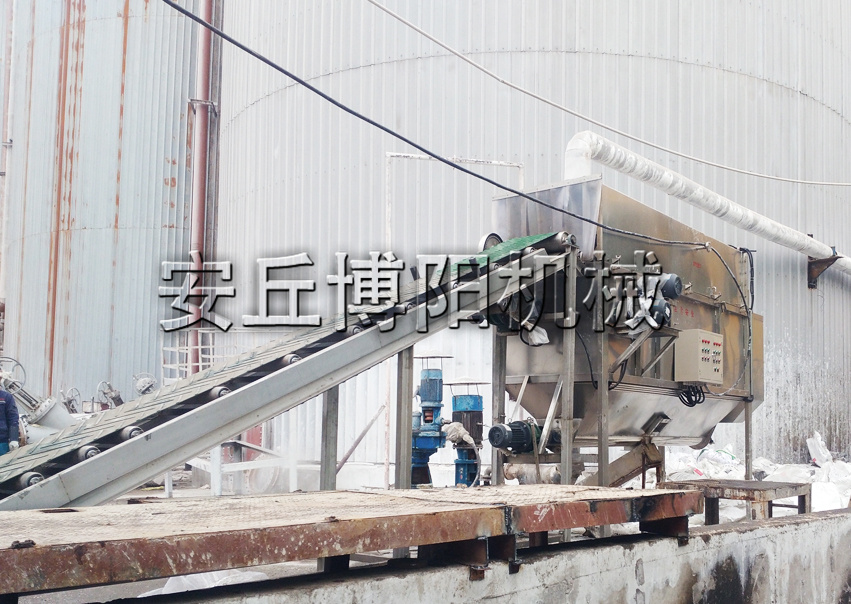 片堿自動拆包機應(yīng)該如何做好養(yǎng)護工作？