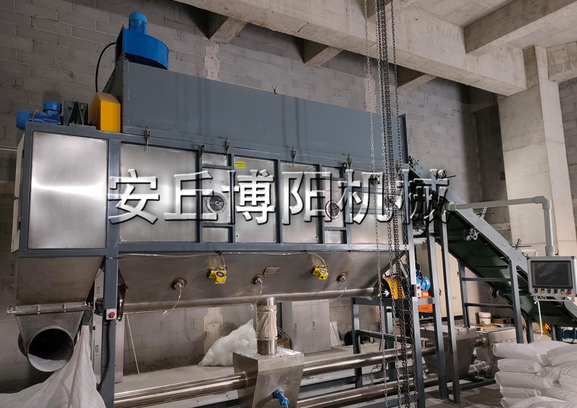 尿素顆粒自動(dòng)拆包機(jī)的特點(diǎn)是什么？