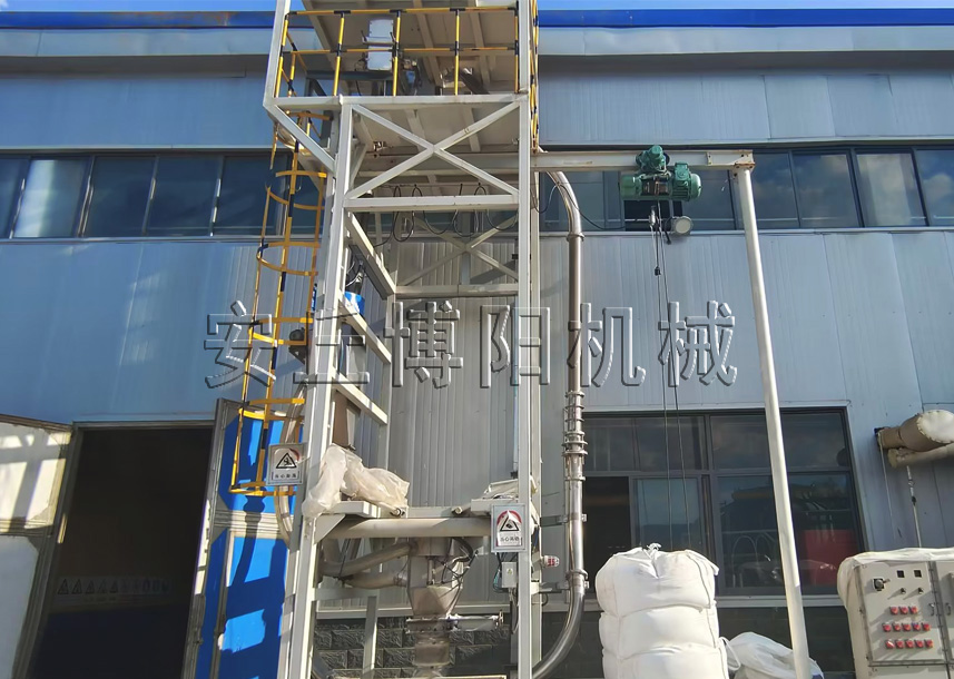 滑石粉噸袋拆袋機的配套設備有哪些呢？