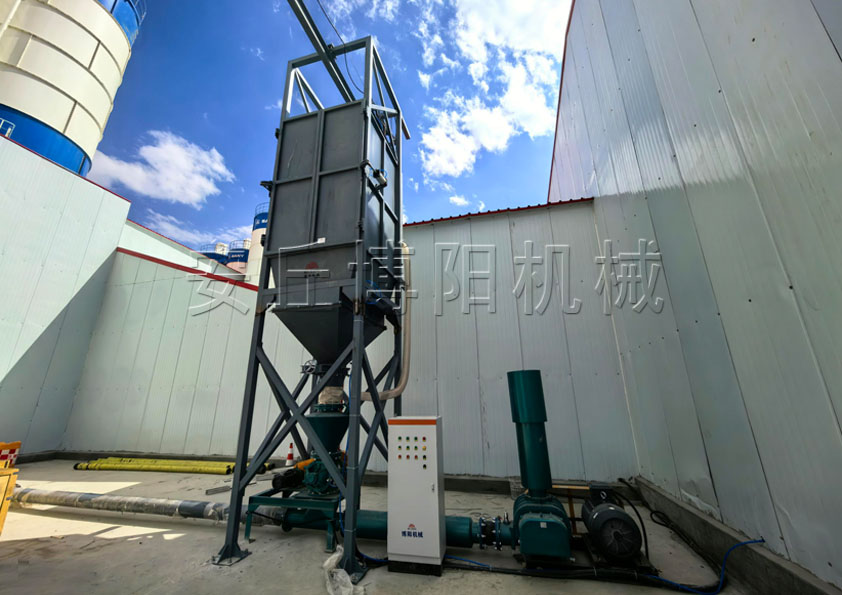 水泥噸袋拆包機的性能優(yōu)勢 噸袋拆包卸料機環(huán)保性能